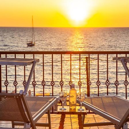 Apartments Oliva Утеха Екстериор снимка
