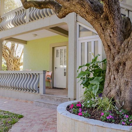 Apartments Oliva Утеха Екстериор снимка
