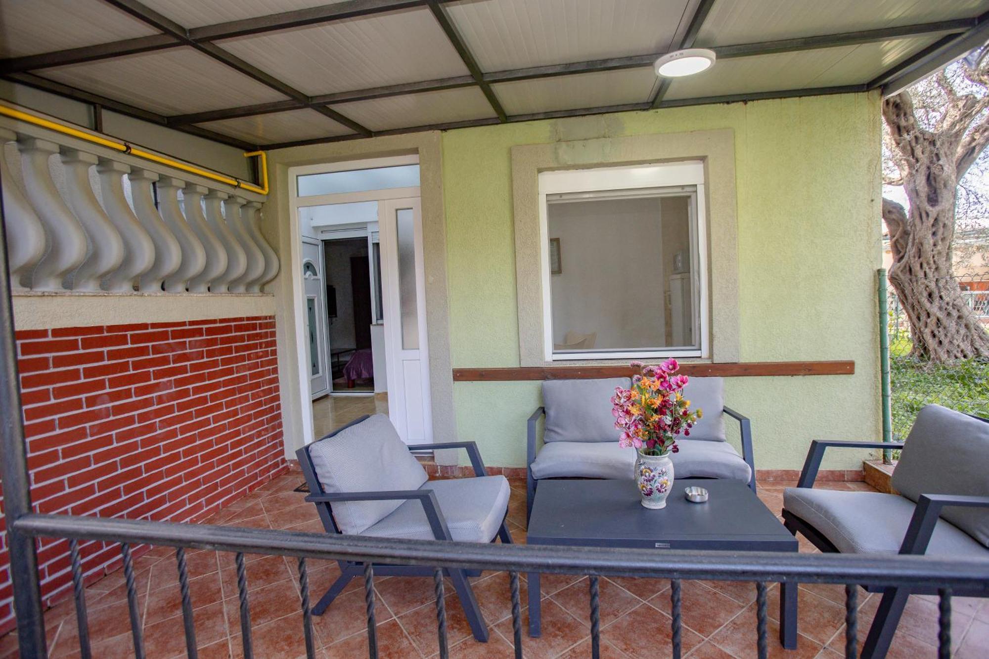 Apartments Oliva Утеха Екстериор снимка