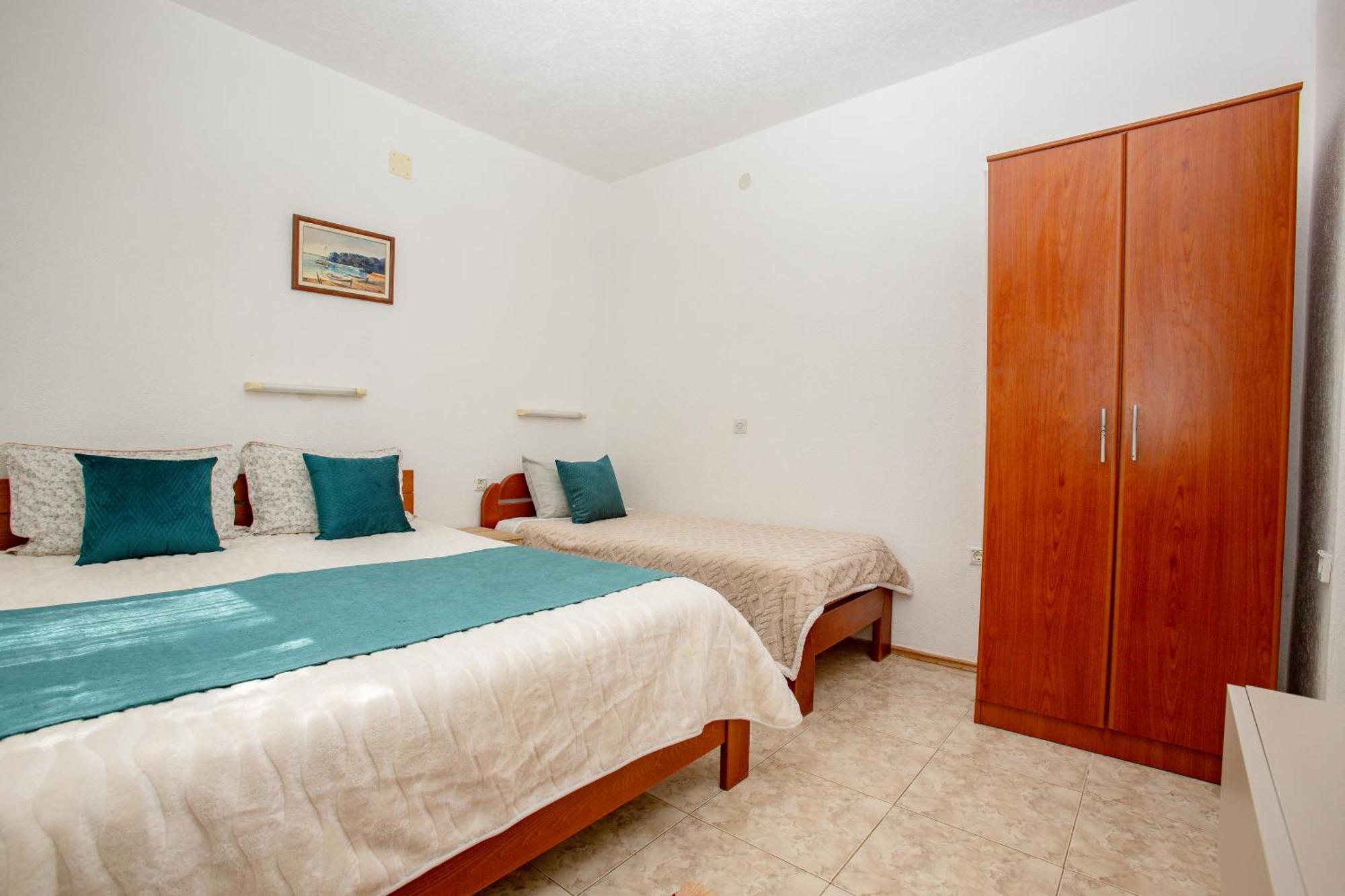 Apartments Oliva Утеха Екстериор снимка