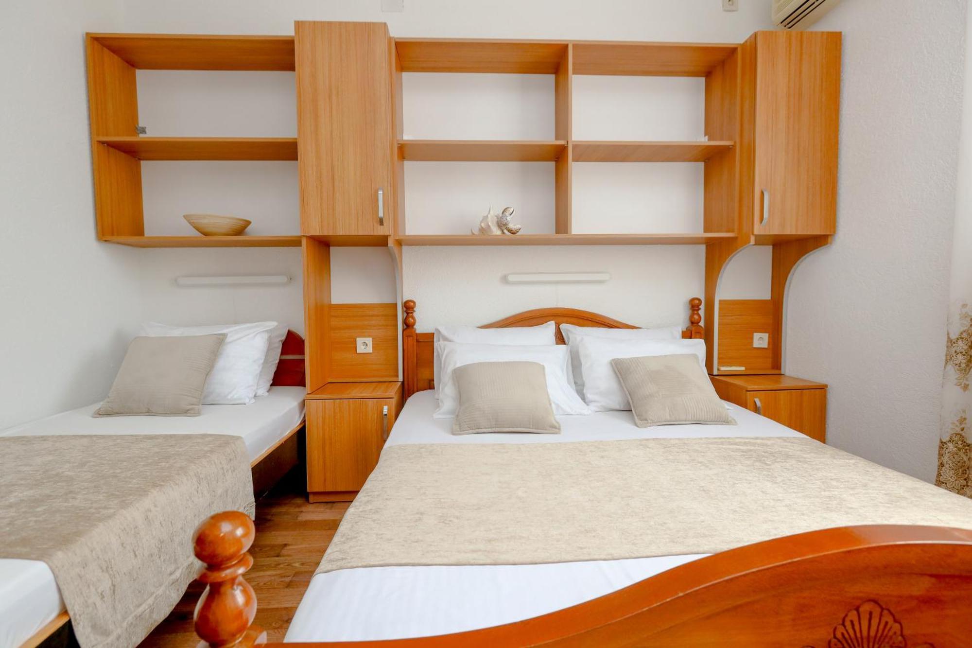 Apartments Oliva Утеха Екстериор снимка