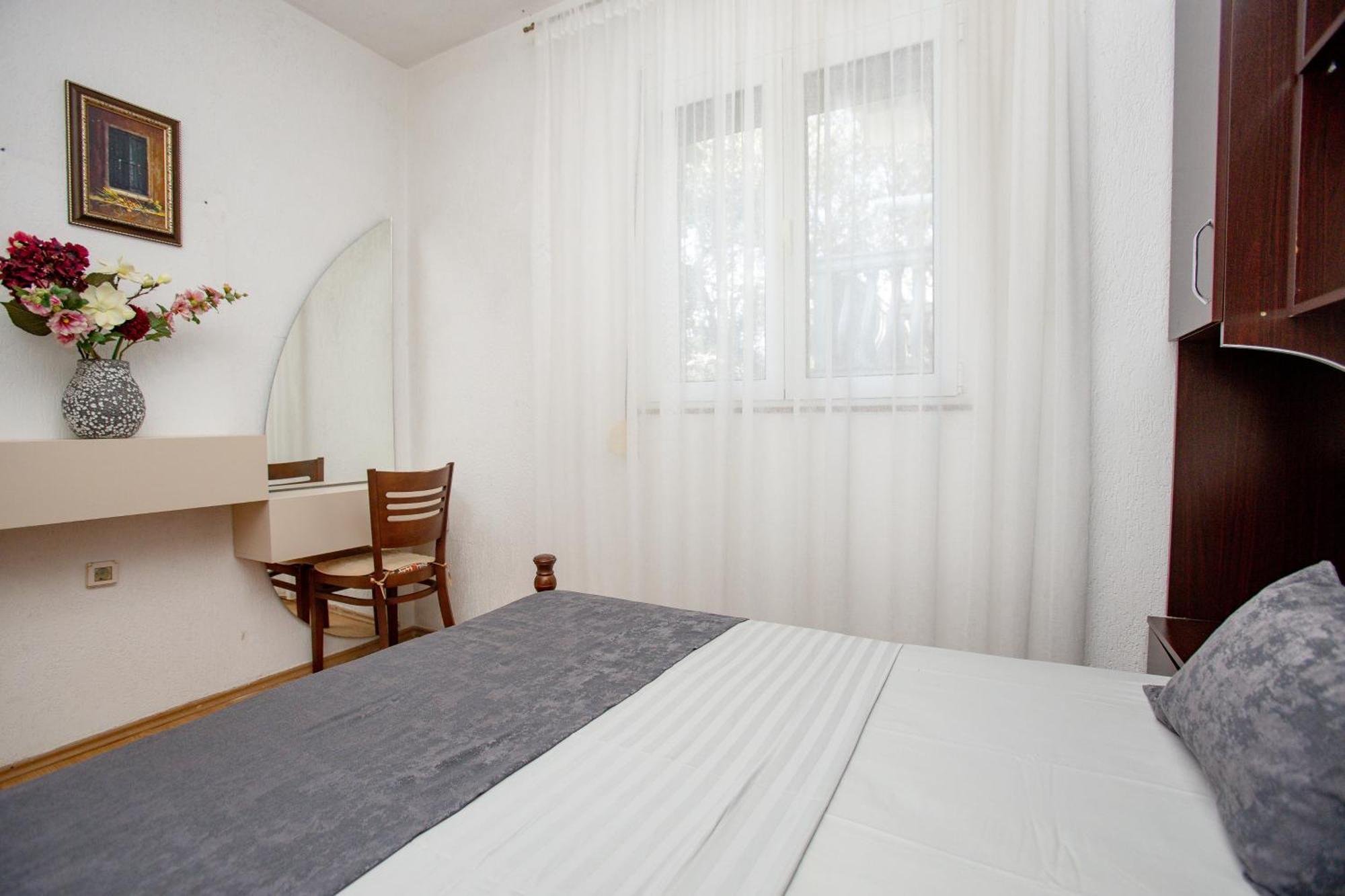 Apartments Oliva Утеха Екстериор снимка