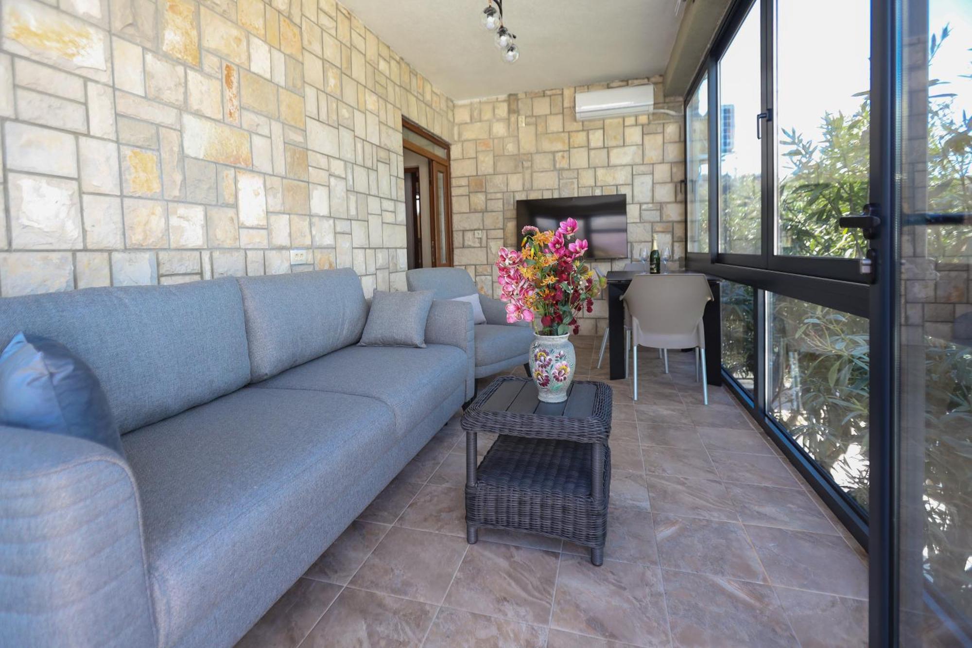 Apartments Oliva Утеха Екстериор снимка
