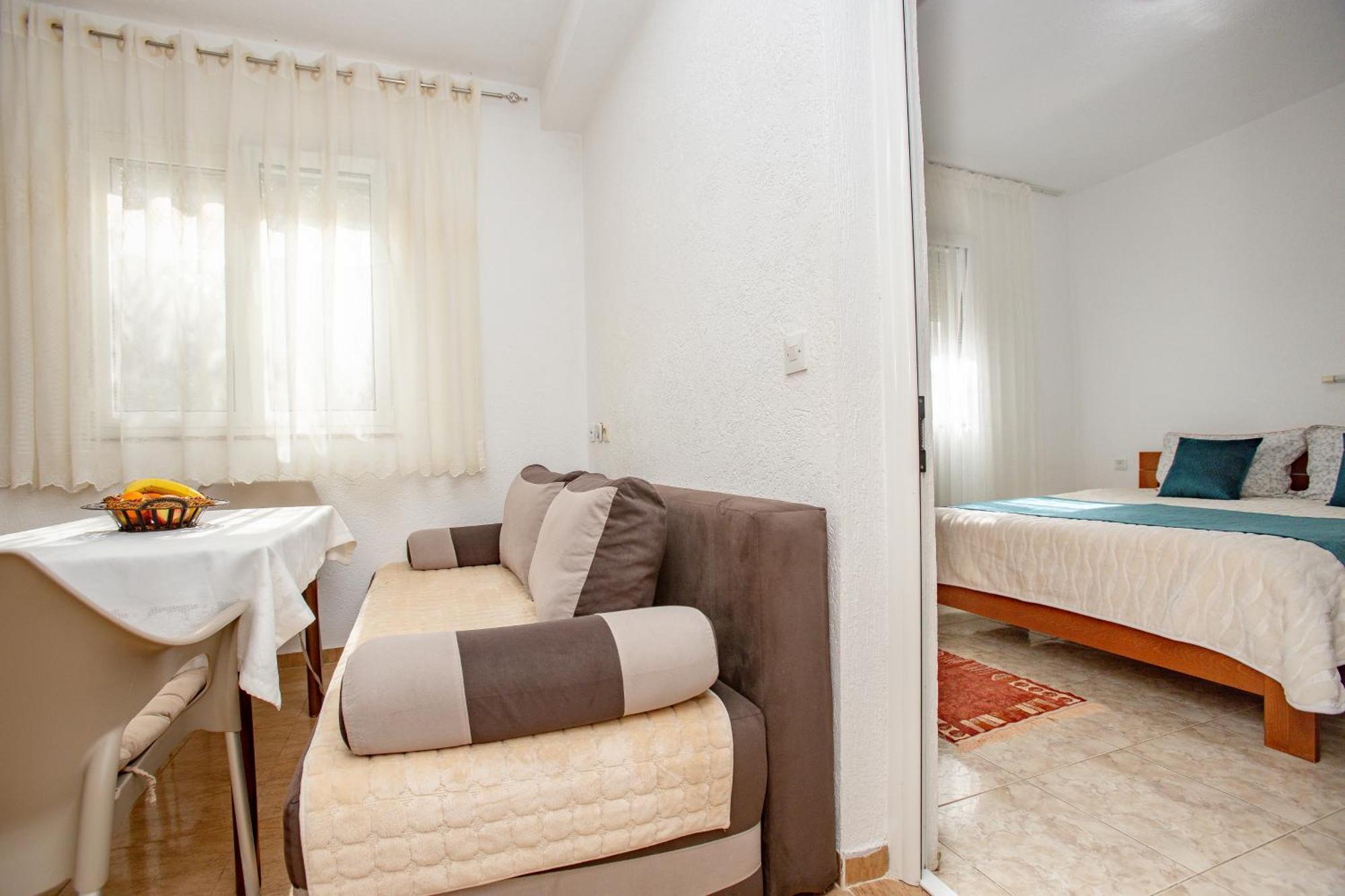 Apartments Oliva Утеха Екстериор снимка