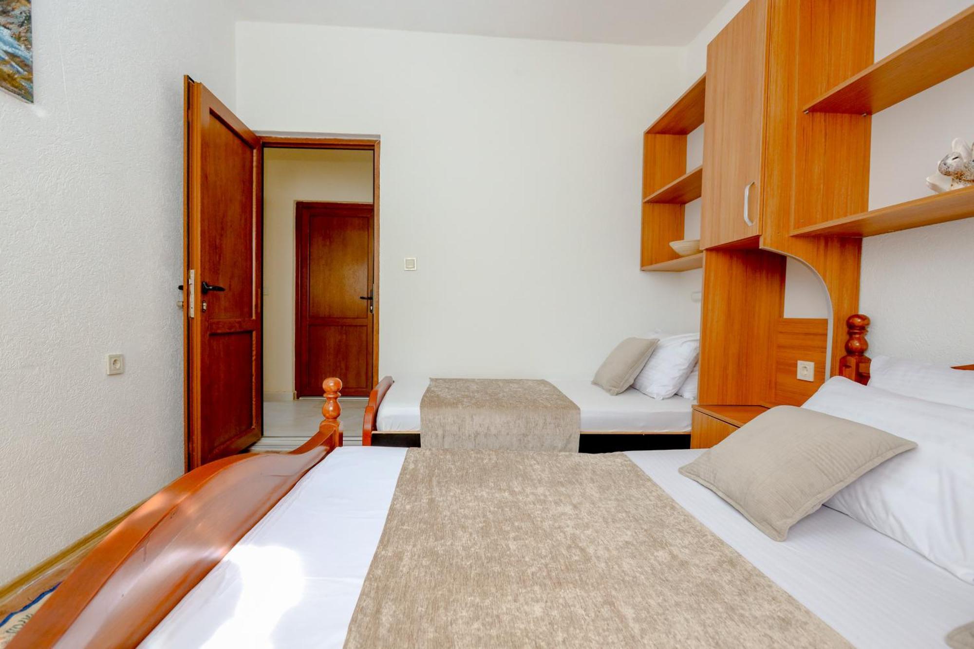 Apartments Oliva Утеха Екстериор снимка