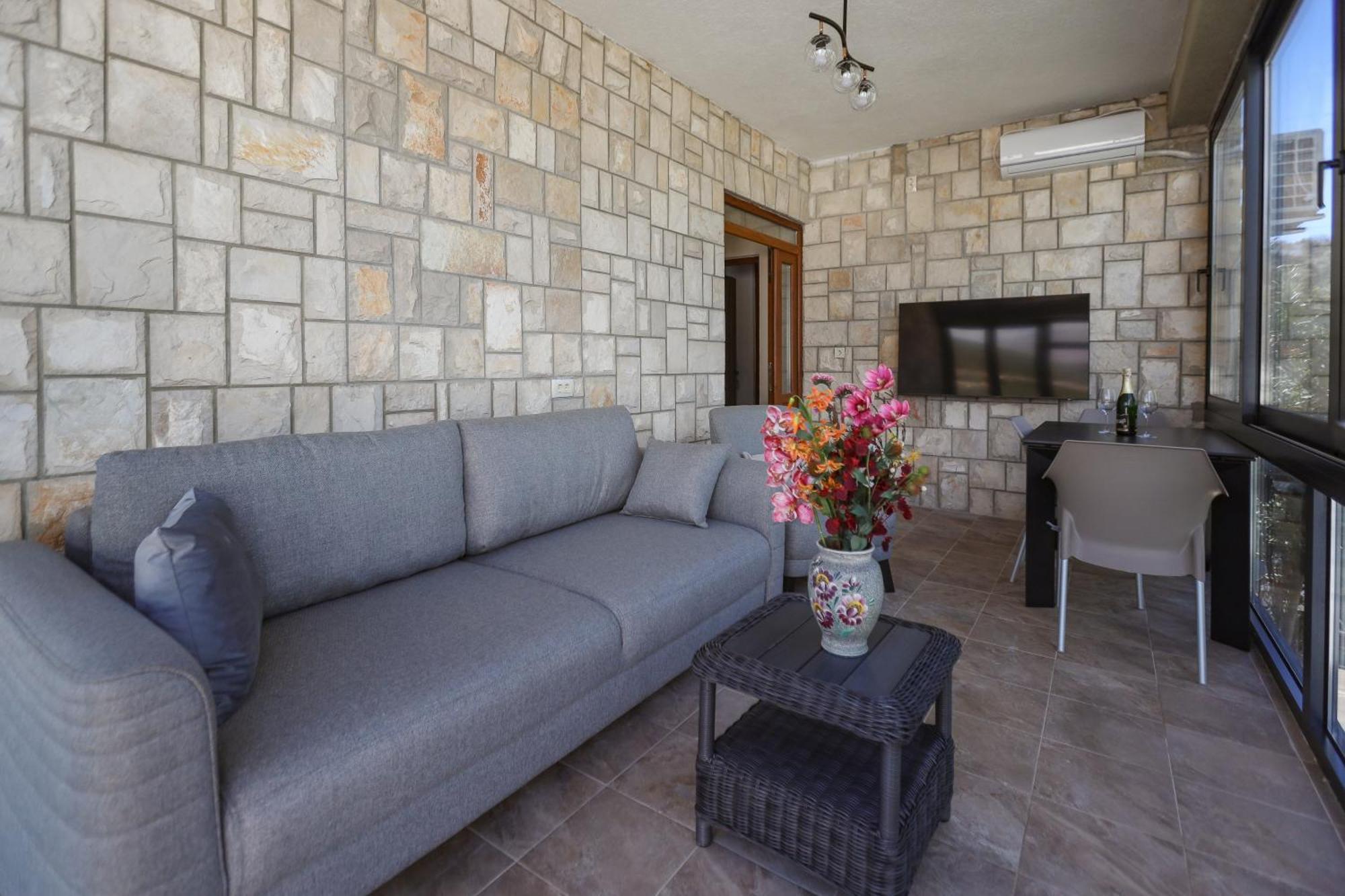 Apartments Oliva Утеха Екстериор снимка