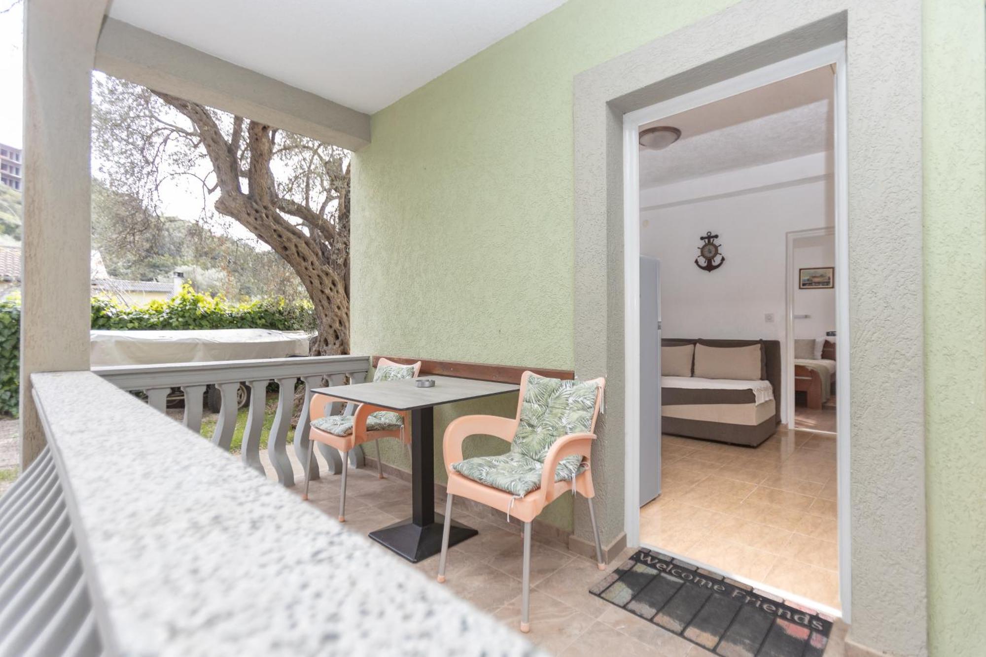Apartments Oliva Утеха Екстериор снимка