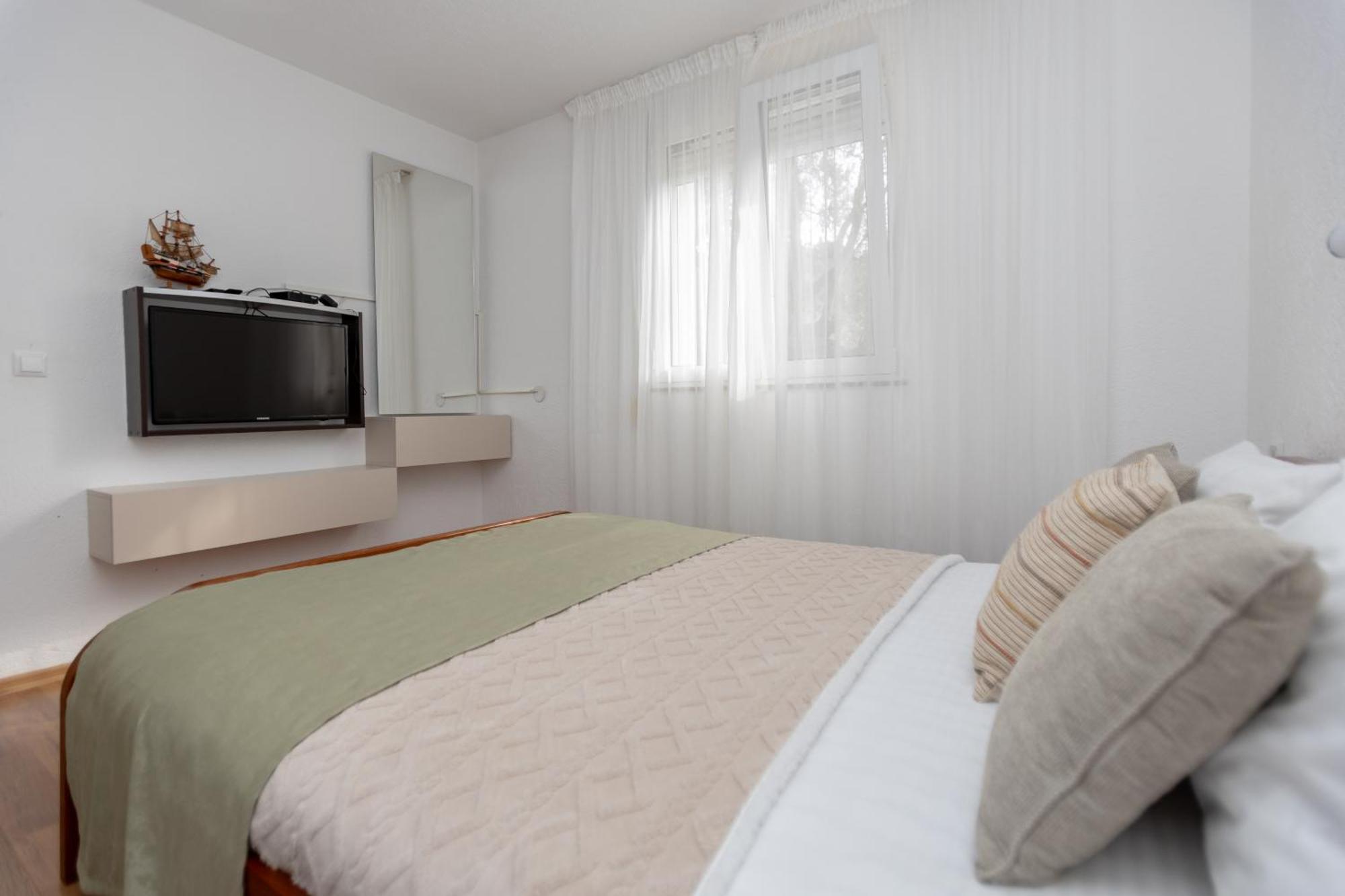 Apartments Oliva Утеха Екстериор снимка