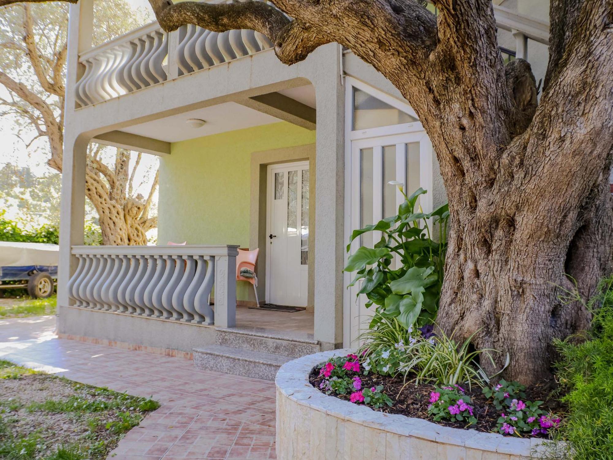 Apartments Oliva Утеха Екстериор снимка
